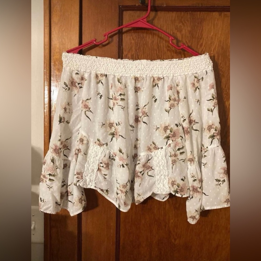NWOT American Eagle Off-The-Shoulder Floral Blouse